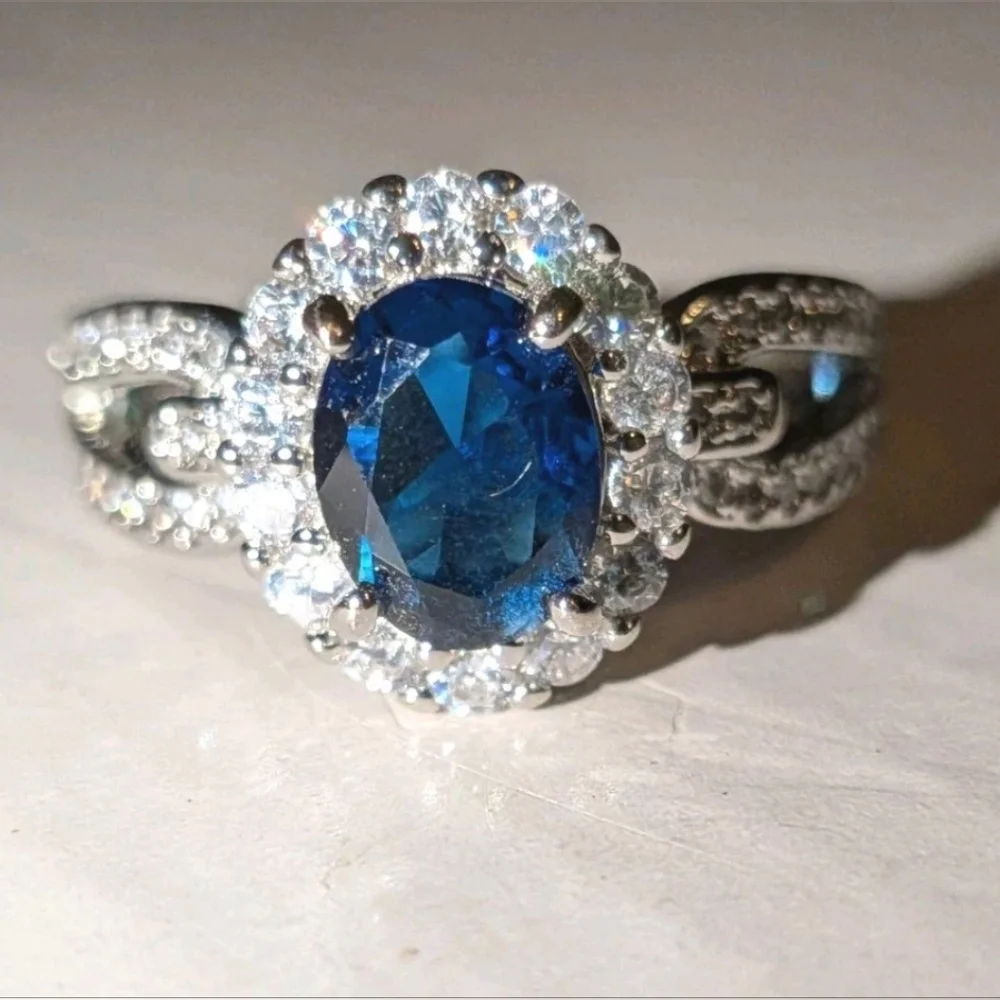Stunning Ladie's Sapphire Gemstone Zirconia Engagement Ring Sz 7